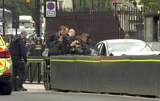 Λονδίνο: Τρομοκρατικό χτύπημα μπροστά από το κοινοβούλιο – 8 τραυματίες (Photos-Video)