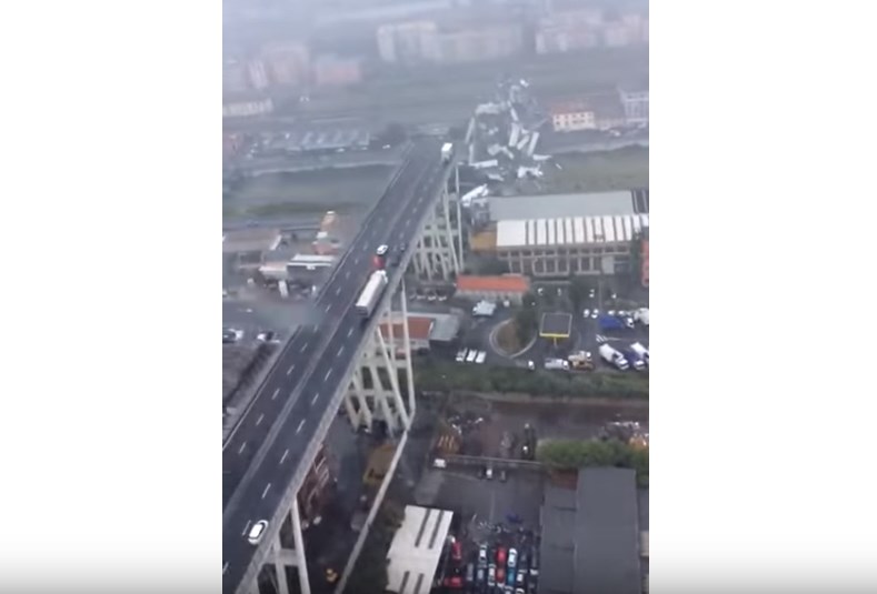 Συγκλονιστικό βίντεο από ελικόπτερο αποτυπώνει το μέγεθος της καταστροφής στη Γένοβα (Video)