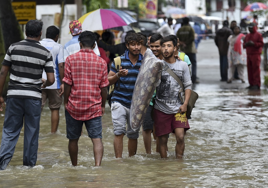 67 νεκροί από πλημμύρες στην Ινδία