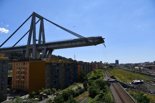Πολιτική αντιπαράθεση για την κατάρρευση της γέφυρας στη Γένοβα – 38 νεκροί, έως 20 οι αγνοούμενοι (Video)