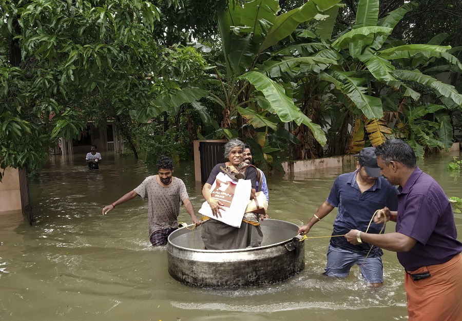 Πάνω από 100 οι νεκροί από τις πλημμύρες στην Ινδία – 150.000 οι εκτοπισμένοι