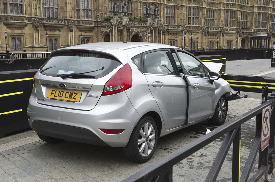 Λονδίνο: Ανατροπή στην υπόθεση με το αυτοκίνητο που έπεσε στο Κοινοβούλιο – Τα στοιχεία δεν δείχνουν τρομοκρατία