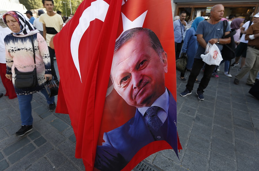 Ο Ερντογάν προκαλεί όσους «παίζουν παιχνίδια» με την οικονομία της Τουρκίας