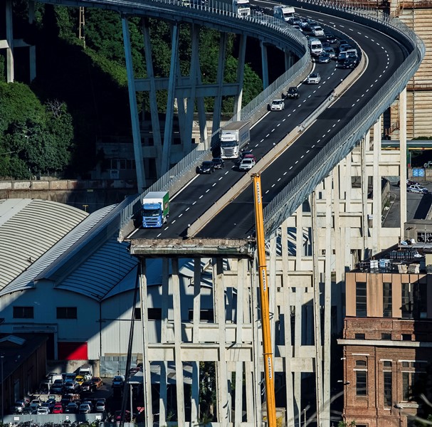 500 εκατομμύρια ευρώ στην πόλη Γένοβας από την εταιρία Autostrade για την κατάρρευση της γέφυρας