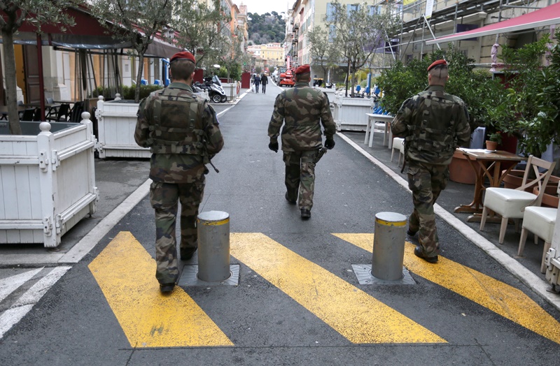 Συναγερμός στη Γαλλία: Επίθεση με μαχαίρι σε σούπερ μάρκετ – Μία νεκρή