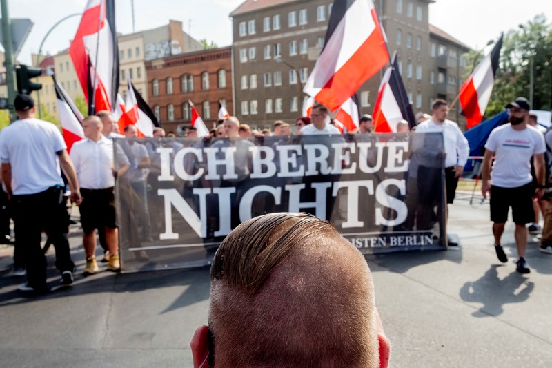 Συγκρούσεις ακροδεξιών με αντιναζιστές στο Βερολίνο – ένας αστυνομικός τραυματίας