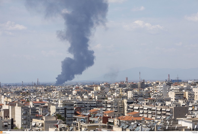 Θεσσαλονίκη: Υπό έλεγχο η φωτιά στο εργοστάσιο ανακύκλωσης