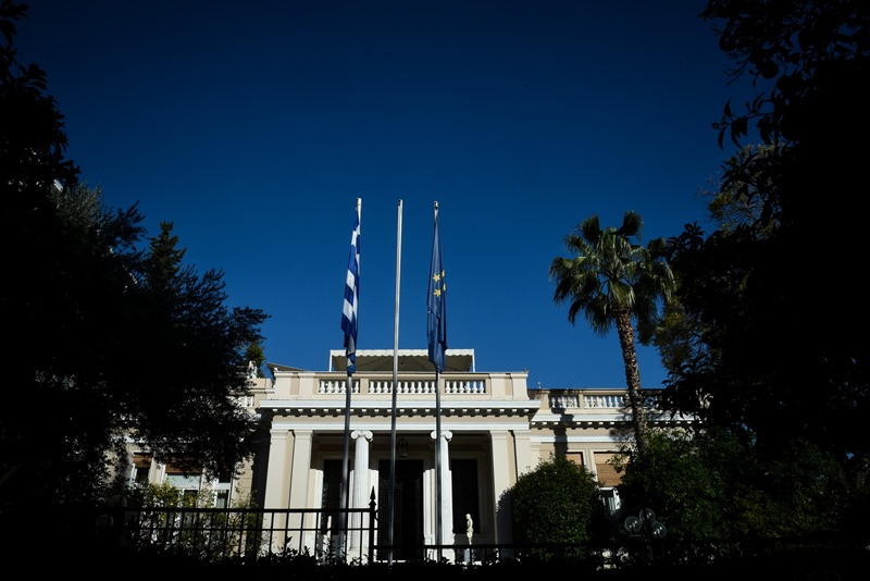 Εξηγήσεις ζητά το Μαξίμου από τη ΝΔ για Σπυράκη: Γιατί κράτησαν τη συνάντηση μυστική;