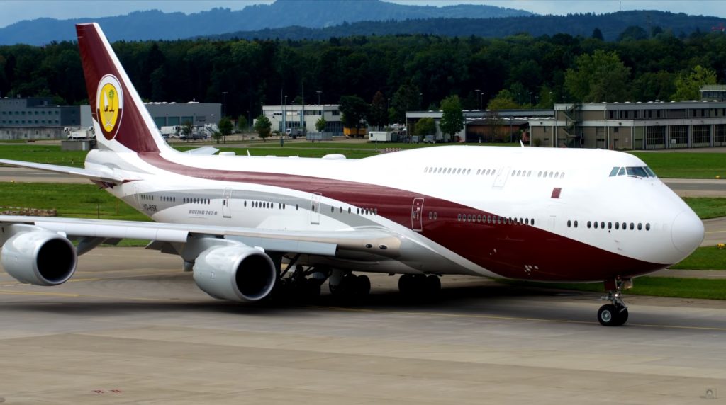 Η βασιλική οικογένεια του Κατάρ πουλάει το υπερπολυτελές γιγάντιο Boeing 747-8Ι (Photos + Video)