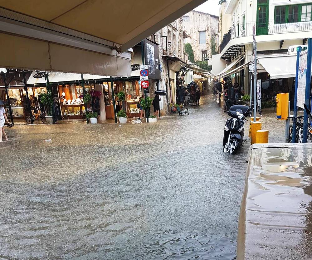 Χανιά: Προβλήματα από την ισχυρή νεροποντή (Photos)