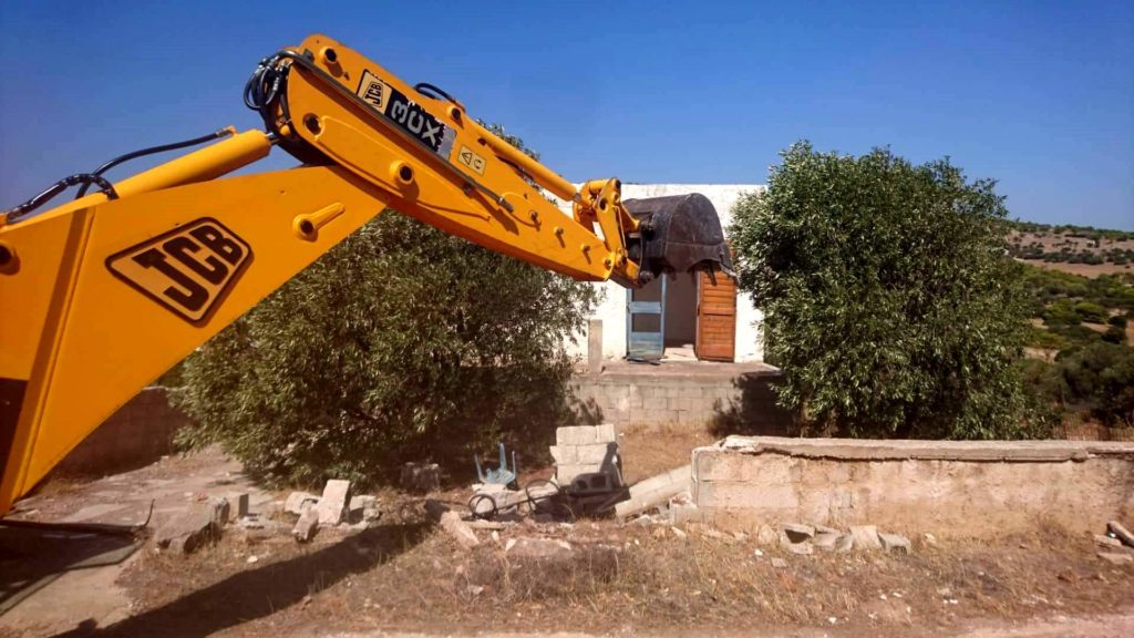 Ξεκίνησαν οι κατεδαφίσεις των πρώτων αυθαιρέτων (Photos)