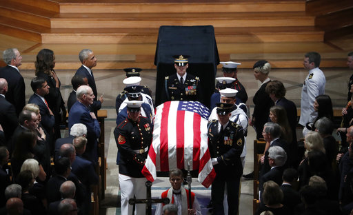 Κηδεία Μακέιν: To τελευταίο «αντίο» από Ομπάμα-Μπους – Ο Τραμπ πήγε για… γκολφ! (Photos)