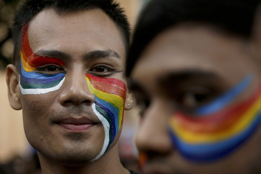 Η Ινδία αποποινικοποίησε το ομοφυλοφιλικό σεξ