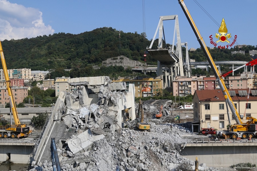 Εισαγγελική έρευνα σε 20 πρόσωπα για την κατάρρευση της γέφυρας στη Γένοβα
