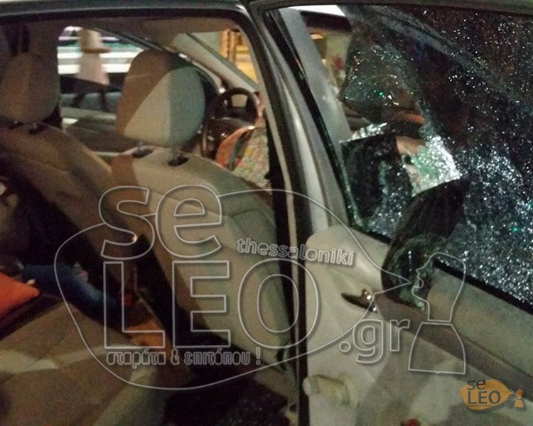 Ακροδεξιοί έσπασαν όχημα και απείλησαν τις γυναίκες που επέβαιναν επειδή είχε τουρκικές πινακίδες! (Photos)