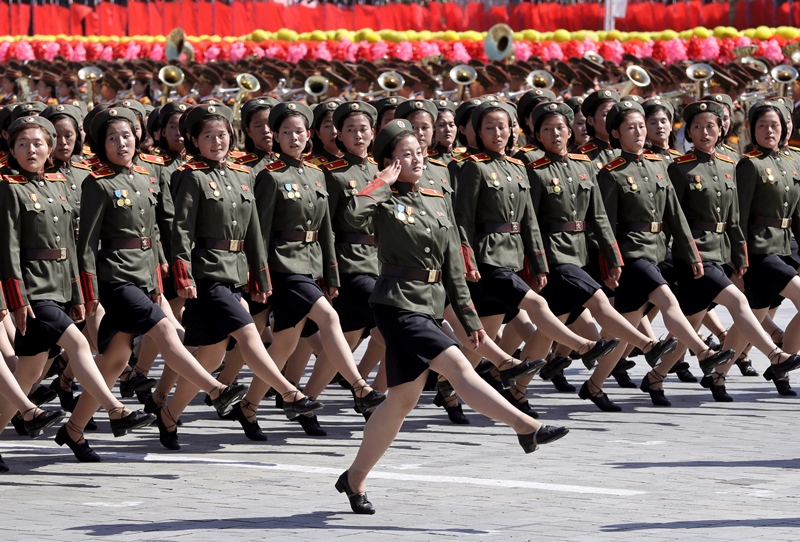 Ο Τραμπ χαιρετίζει τη στρατιωτική παρέλαση «χωρίς πυρηνικούς πυραύλους» στη Βόρεια Κορέα