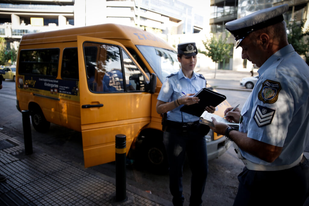 Έλεγχοι από την Τροχαία στα σχολικά λεωφορεία (Photos)