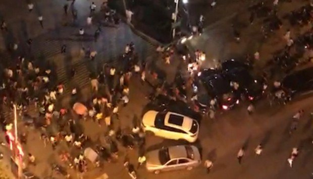 Τραγωδία στην Κίνα: Αυτοκίνητο παρέσυρε πεζούς – Τρεις νεκροί, 43 τραυματίες (Video)