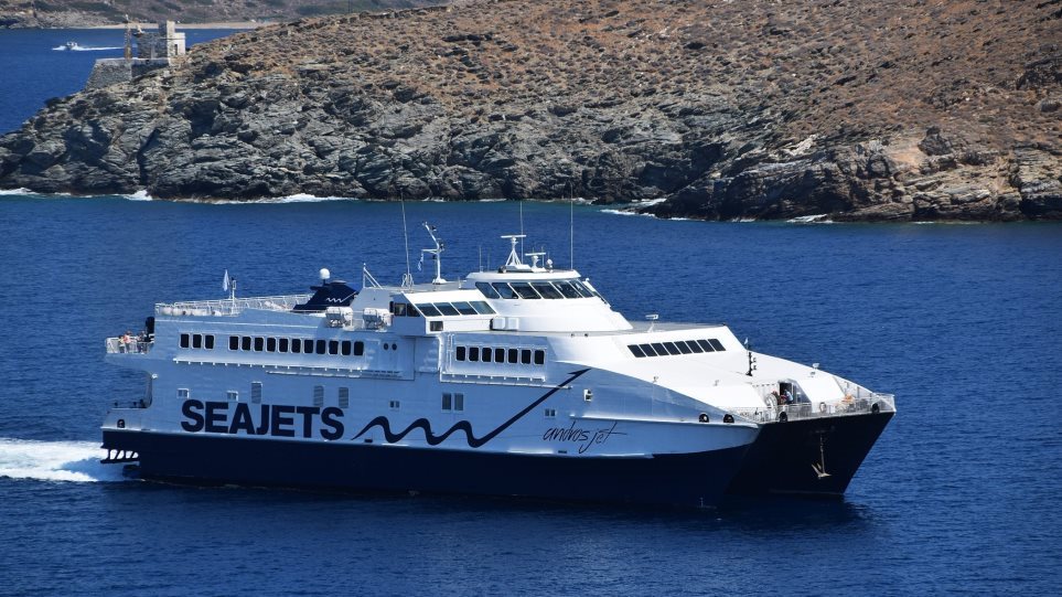 Σύρος: Απαγορευτικό απόπλου στο ANDROS JET – Ταλαιπωρία για 145 επιβάτες