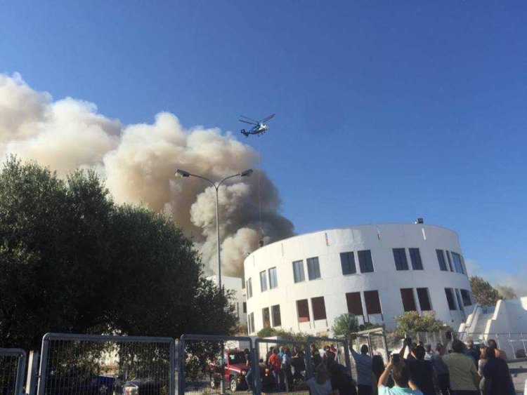 Eπιστρατεύτηκε και ελικόπτερο για την φωτιά στο Πανεπιστήμιο Κνωσού – Αγωνία με τόνους οινοπνεύματος (Photos)