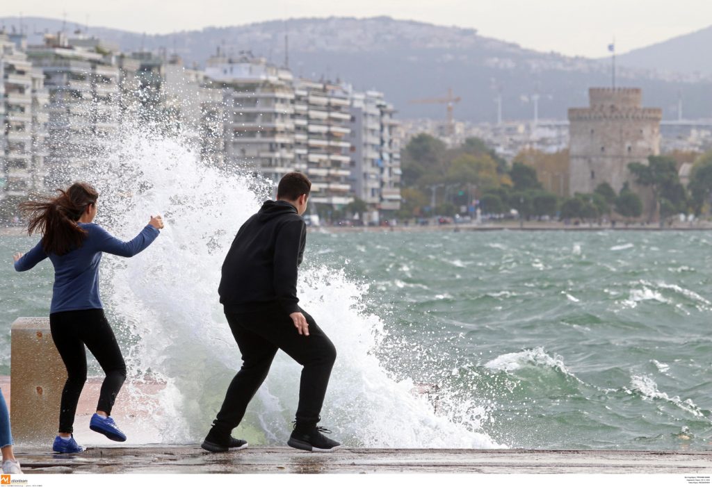 Καιρός: Ο Ξενοφών φέρνει θυελλώδεις ανέμους και πτώση της θερμοκρασίας