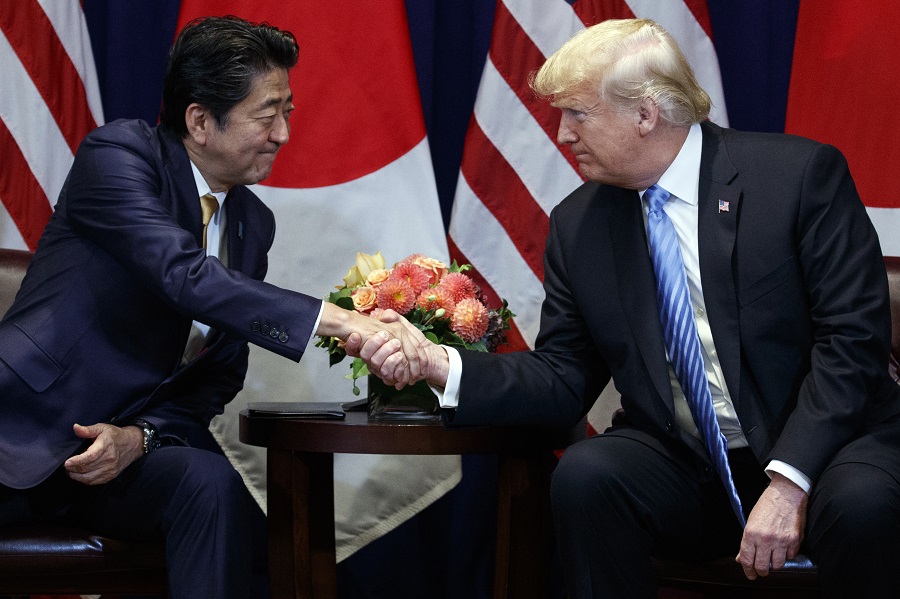 Ξεκινά εμπορικές διαπραγματεύσεις με Ιαπωνία ο Τραμπ