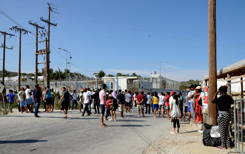 Μυτιλήνη: Στον Πειραιά καταφθάνουν άλλοι 400 πρόσφυγες