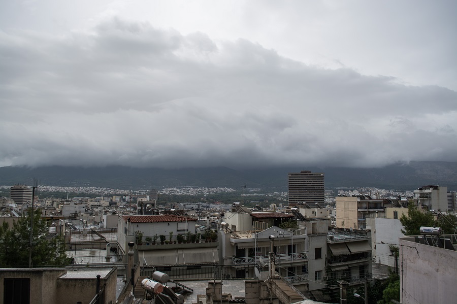 Υποχωρεί ο «Ζορμπάς» – Σταδιακή βελτίωση του καιρού