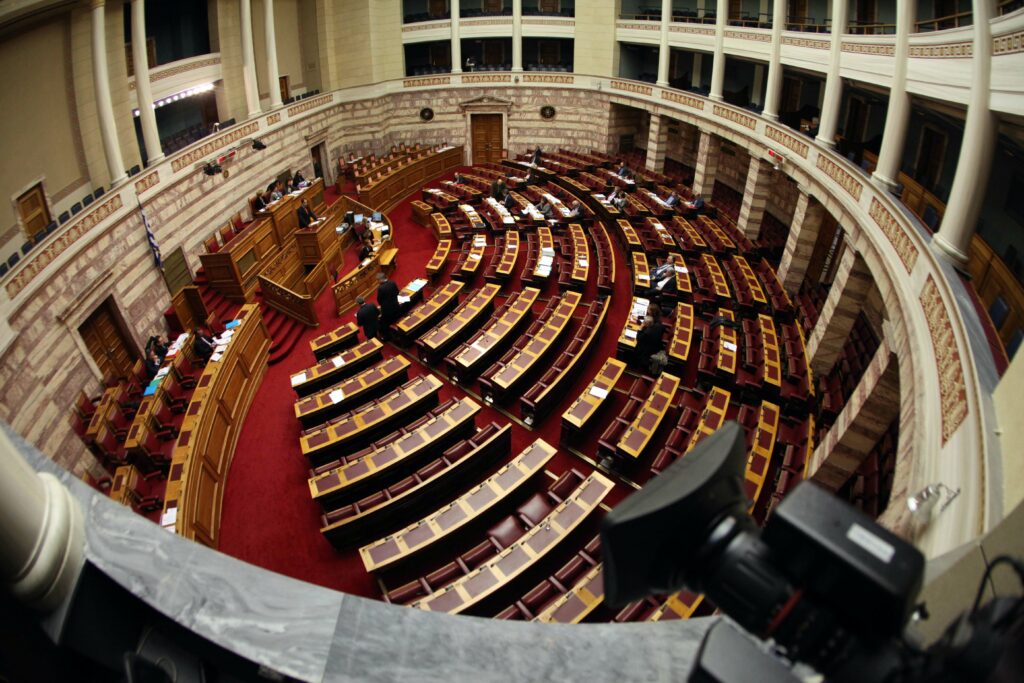 Βουλή: Κατατέθηκε η τροπολογία για τα αναδρομικά – Τι προβλέπεται