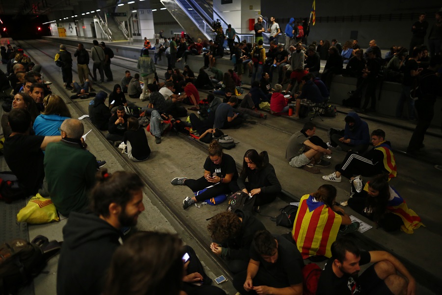 Ισπανία: Κλειστοί δρόμοι για την πρώτη επέτειο από το δημοψήφισμα για την ανεξαρτησία της Καταλονίας