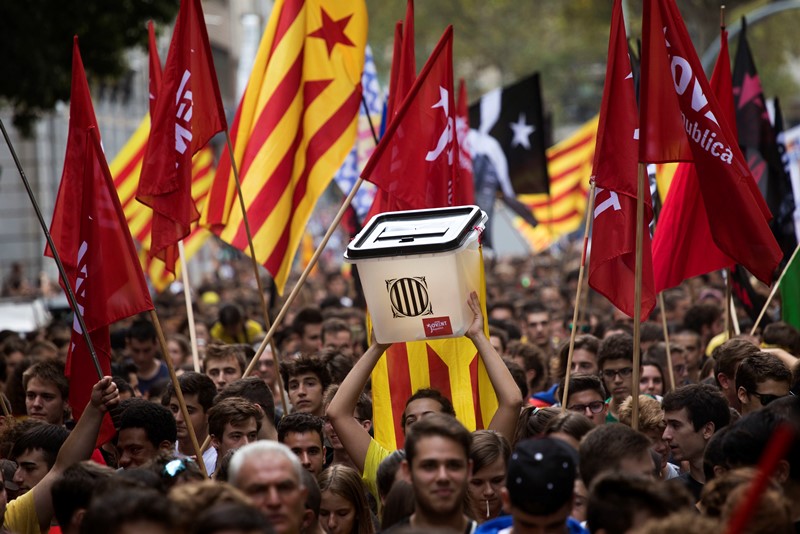 Βαρκελώνη: Χιλιάδες πολίτες στους δρόμους για την πρώτη επέτειο από το δημοψήφισμα