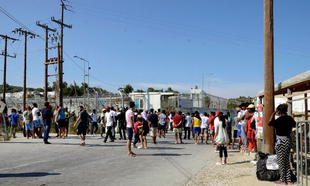Τουλάχιστον 230 πρόσφυγες αναχώρησαν σήμερα από τη Μυτιλήνη για τον Πειραιά