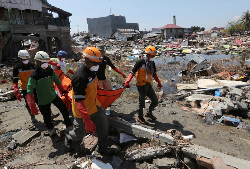 Ινδονησία: Δεν έχει τέλος η τραγωδία – Στους 1.407 ο αριθμός των νεκρών (Photos)