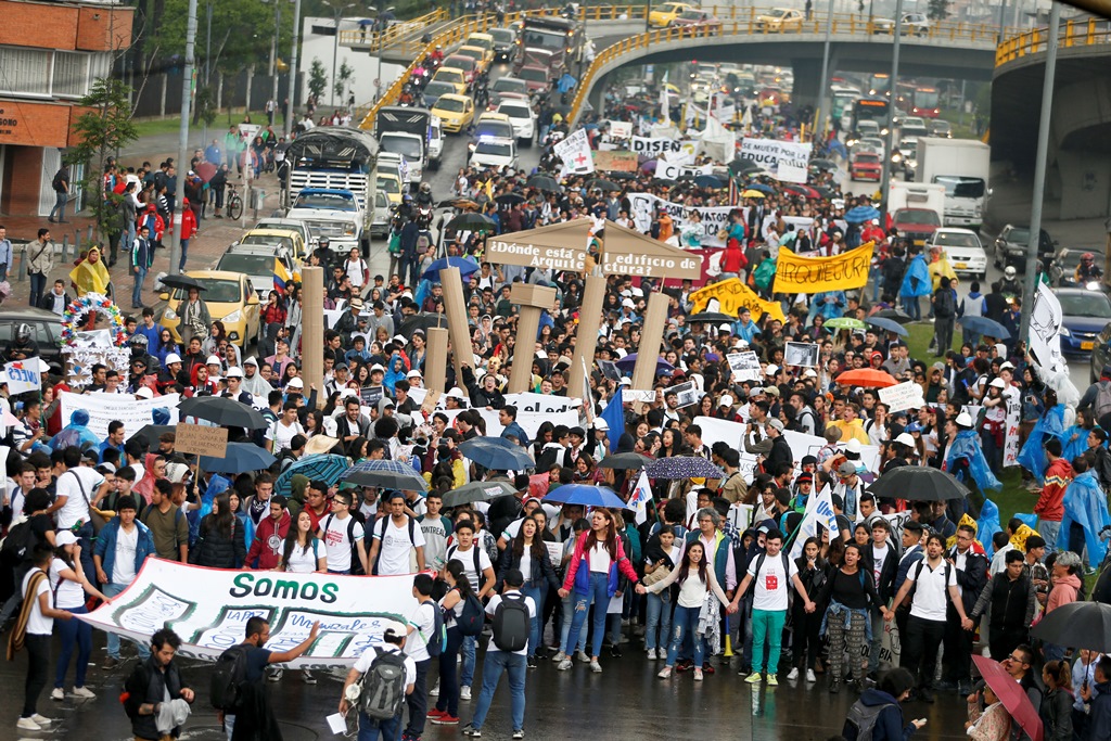 Κολομβία: Τεράστιες διαδηλώσεις φοιτητών στις μεγάλες πόλεις της χώρας