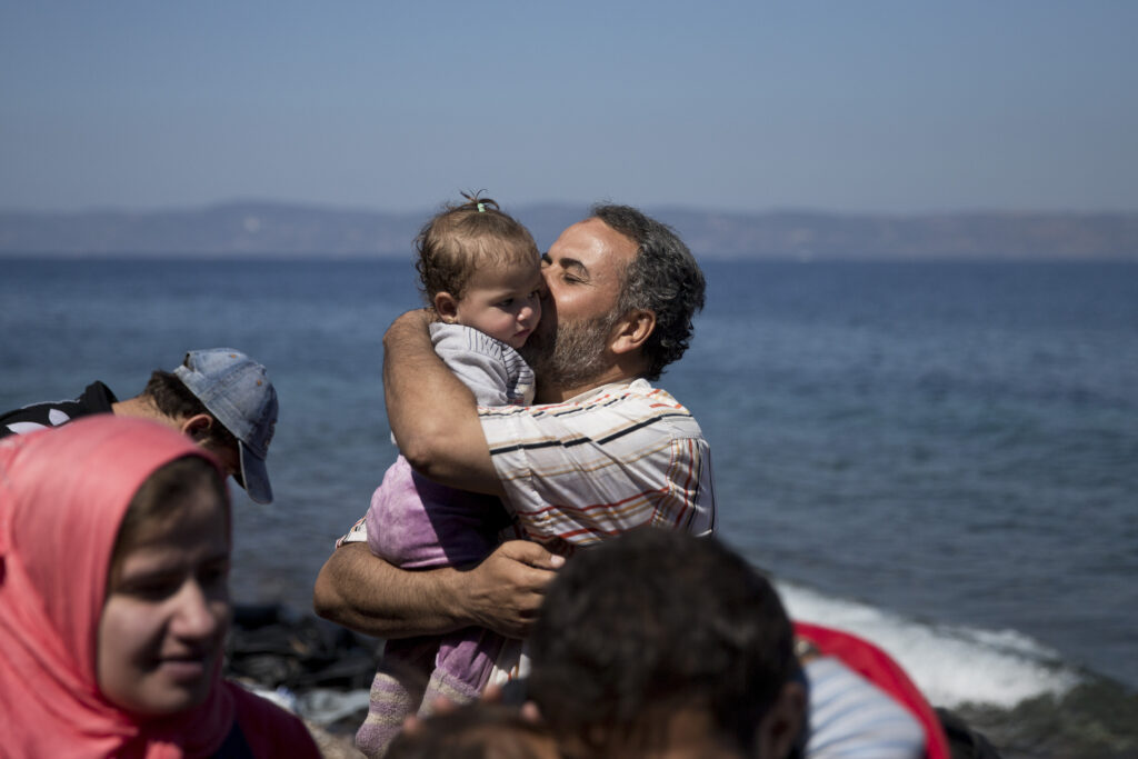 Επιμένει ρατσιστικά η ΕΛΜΕ Λέσβου στη χρήση της λέξης «λαθρομετανάστης» – Κύμα αντιδράσεων