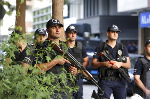 Τουρκία: 635 αστυνομικοί και στρατιωτικοί σε διαθεσιμότητα – Συνεχίζονται οι διώξεις