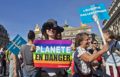 Xιλιάδες Γάλλοι ξεχύθηκαν στους δρόμους απαιτώντας μέτρα κατά της κλιματικής αλλαγής (Photos-Video)