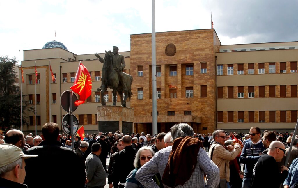 Σκόπια: Ξεκίνησε η «κομβική» ολομέλεια της Βουλής για την αλλαγή του Συντάγματος