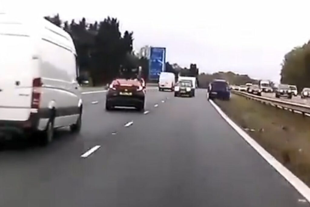 Βρετανία: Σοκαριστικό βίντεο με ΙΧ που μπήκε στο αντίθετο ρεύμα αυτοκινητόδρομου (Video)
