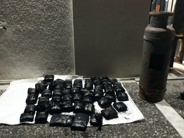 Κερατσίνι: Είχαν κρύψει 52 κιλά μαριχουάνας σε μπουκάλα υγραερίου, σε πλοίο (Photos)