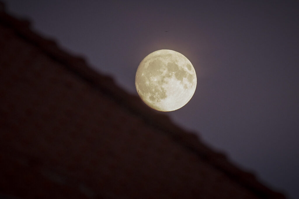 Fake moon – Ψεύτικο φεγγάρι φτιάχνουν οι Κινέζοι για φωτισμό σε πόλη