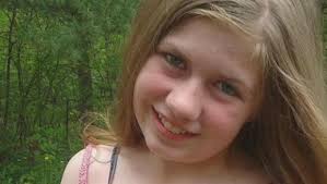 Εξαφανίστηκε 13χρονη μετά τη δολοφονία των γονιών της μέσα στο σπίτι τους