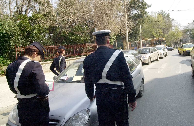 Απανωτές παραβάσεις για αντικανονική χρήση κινητού τηλεφώνου κατά την οδήγηση