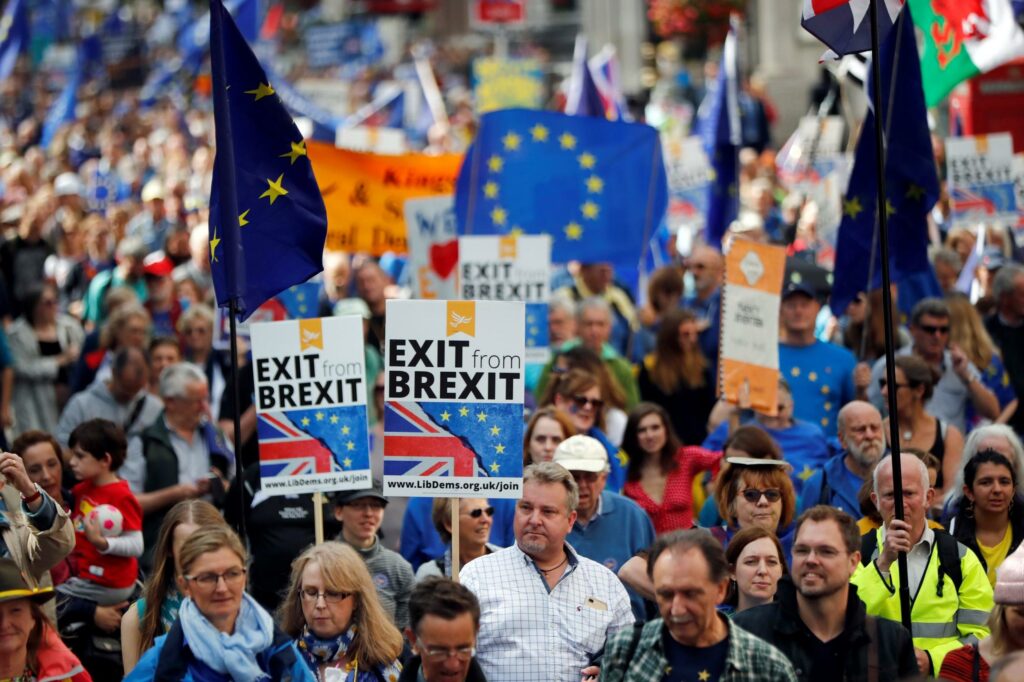 Λαοθάλασσα διαδήλωσε στο Λονδίνο κατά του Brexit (Videos)