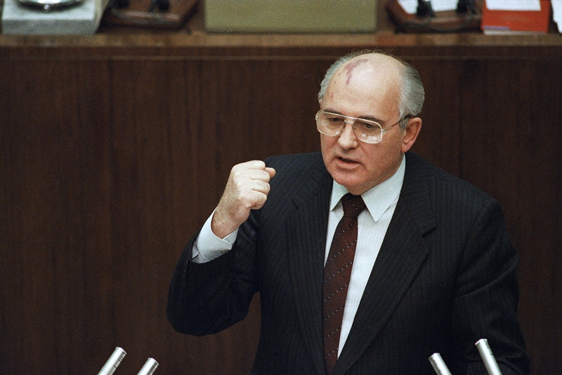 Γκορμπαρσόφ: Λάθος η αποχώρηση των ΗΠΑ από μια συμφωνία για τα πυρηνικά όπλα