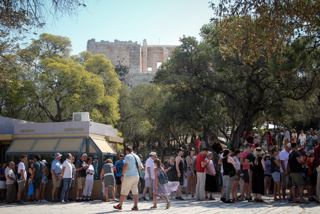 Στα 3,6 δις. ευρώ διαμορφώθηκε το ύψος των ταξιδιωτικών εισπράξεων τον Αύγουστο