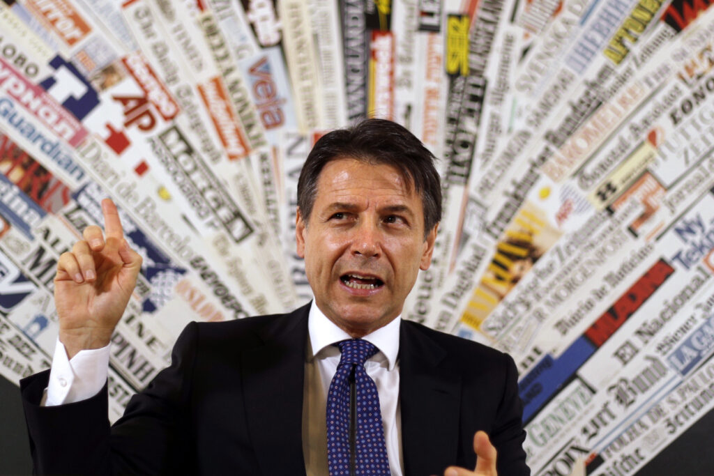 Η ιταλική κυβέρνηση δεν κάνει πίσω στον προϋπολογισμό αλλά υπόσχεται να συγκρατήσει το χρέος