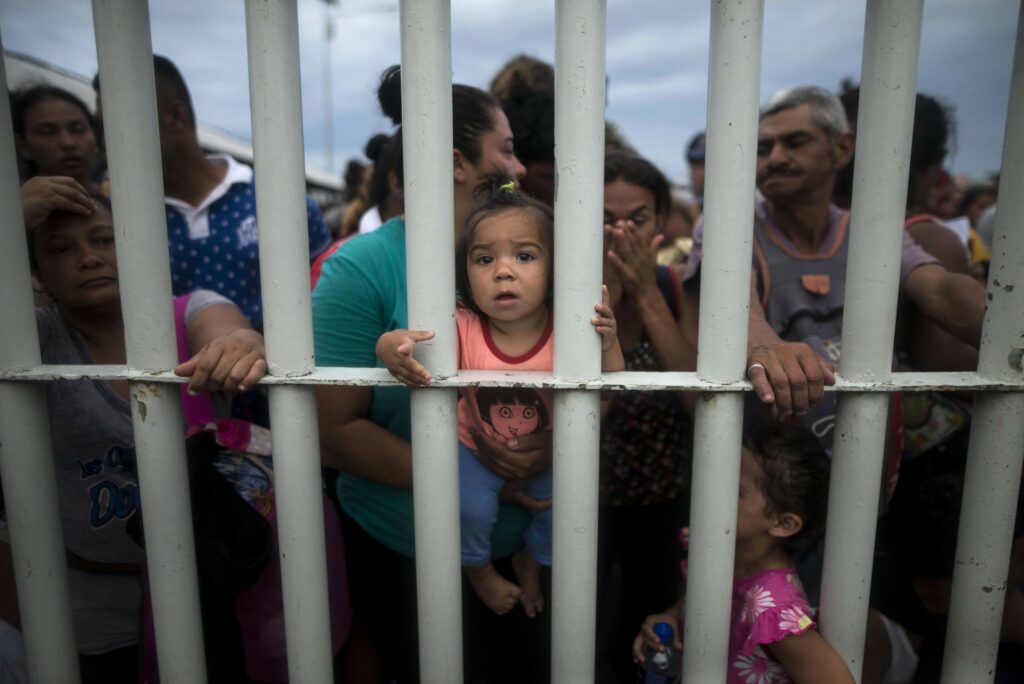 Συνεχίζει την πορεία του το «καραβάνι» των μεταναστών προς τις ΗΠΑ – Πάνω από 7.000 άτομα