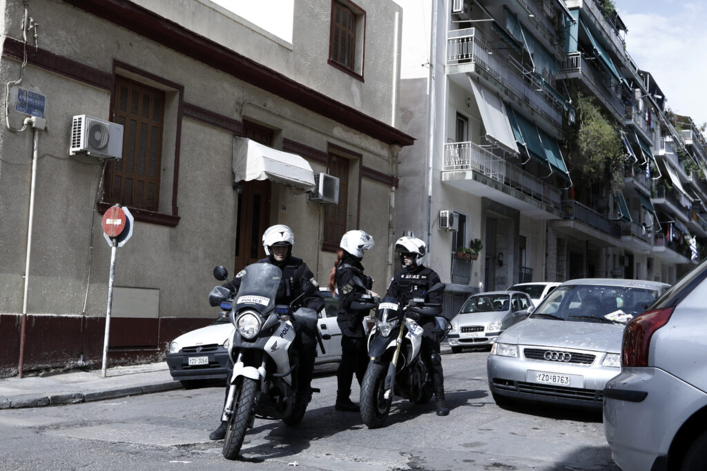 Αθήνα: Συνέλαβαν δύο ληστές μετά από καταδίωξη