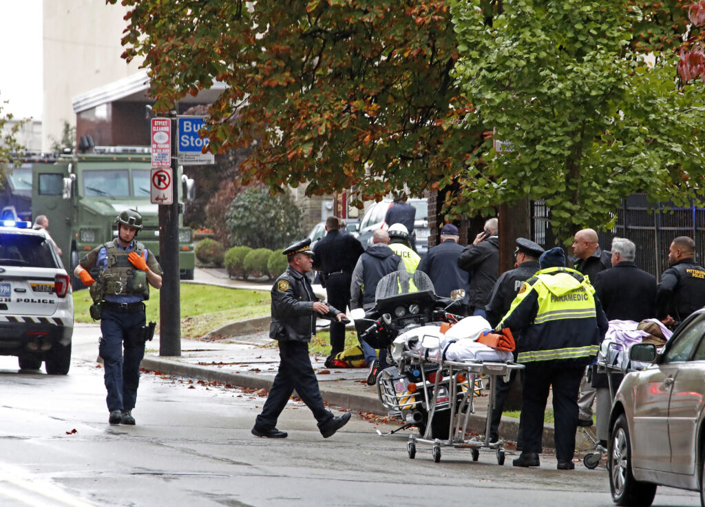 Έγκλημα μίσους η επίθεση στο Πίτσμπουργκ – Στους 11 οι νεκροί (Photos)